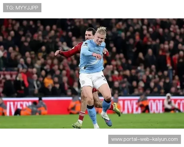 曼城防线组织混乱 格伊胡桑诺夫搭档默契不足 曼城防线组织混乱 格伊胡桑诺夫搭档默契不足